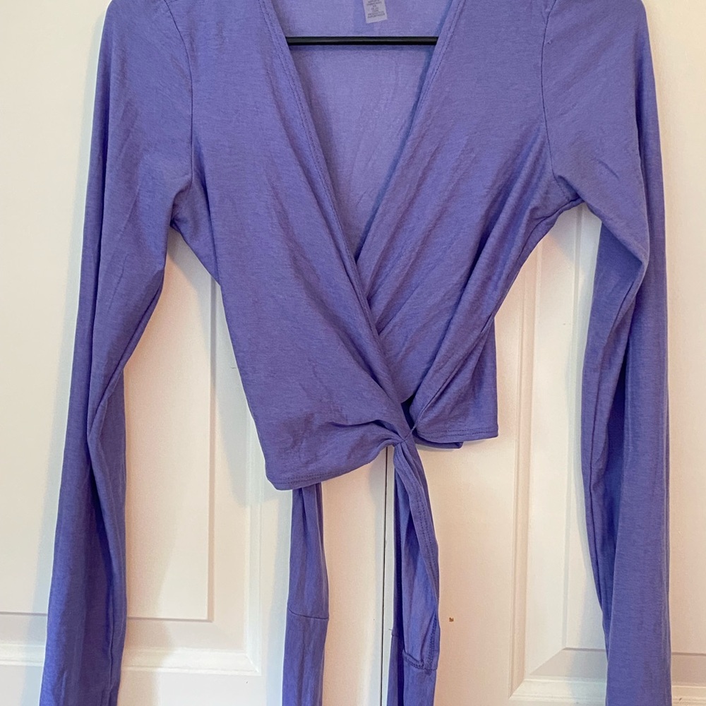 Beyond Yoga Blue Tie Front Fitted Blouse